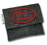 Tampontasche aus Filz mit frecher Aufschrift Kleine Vampire